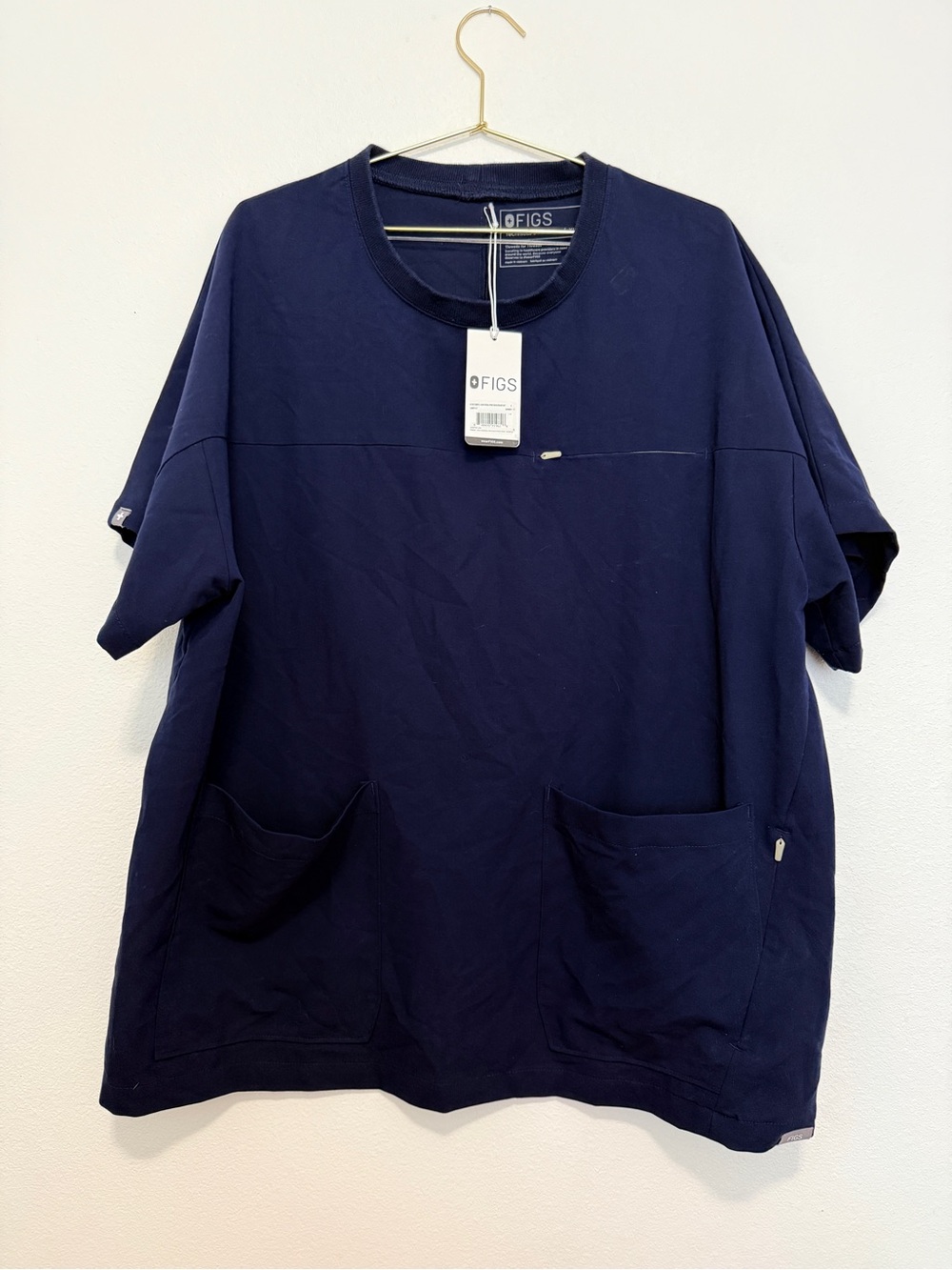 FIGS Men's Navy Scrub Top